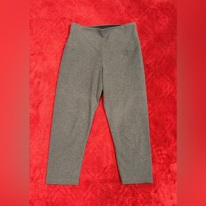 Lyssé Tummy Control Capri Leggings